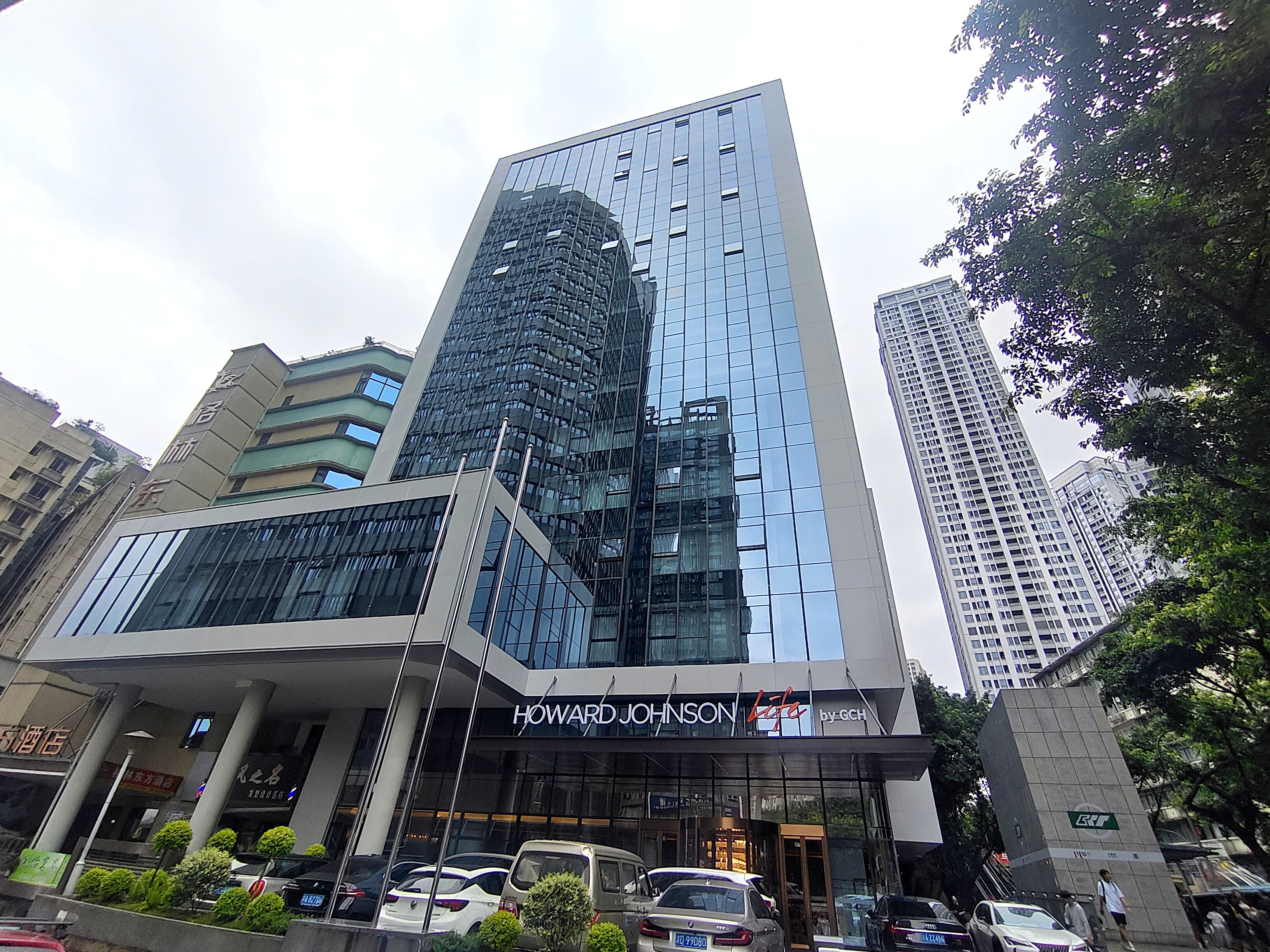 豪生Life酒店玻璃幕墙改造工程 点亮城市天际线！
