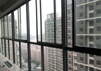不同建筑类型下铝合金门窗厂家的抉择之道