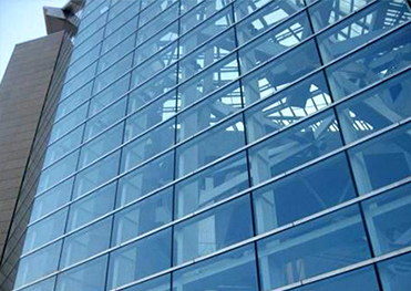 玻璃幕墙核心技术与行业挑战深度解析
