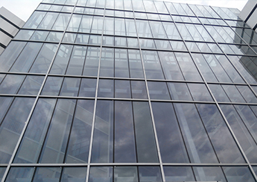 五大玻璃幕墙安装工艺核心指南