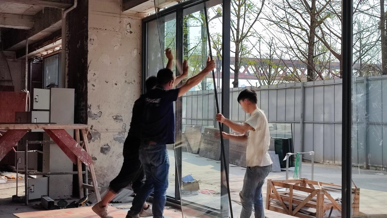 工程案例|重庆黛普丽斯酒店铝合金地弹门制作、安装工程